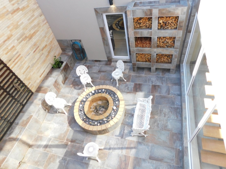 4 Bedroom Property for Sale in Harbour Island Western Cape